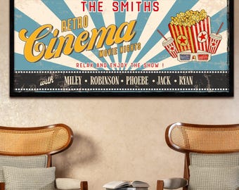 Gepersonaliseerde familie thuisbioscoop retro bord, aangepaste print houten frame vintage muurdecor popcorn bioscoop bewegwijzering housewarming cadeau