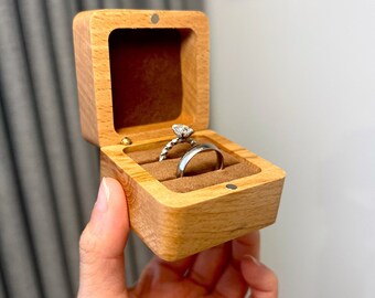 Scatola per anelli personalizzata in legno di noce: regalo di fidanzamento e fede nuziale inciso personalizzato per coppie, spose e sposi  36
