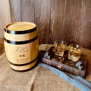 Personalisierte Holzfass Whiskybox, 2 Gläser, 6 Eissteine | Personalisiertes Barzubehör-Set mit graviertem Logo, Dad Groomsmen, Geburtstags-, Weihnachtsgeschenk