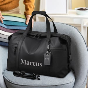 パーソナライズされたジムダッフルバッグ、カスタムプリント旅行/スポーツ/フィットネス軽量防水機内持ち込みウィークエンダー収納バレルバッグ、花婿の付添人、お父さんへのギフト