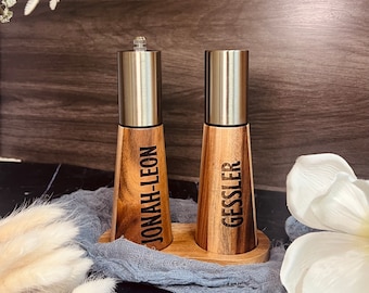 Personalised Acacia Salt Shaker and Pepper Grinder & Base Set, Custom Engraved Manual Spice Mill Crusher, Kitchen Utensils Housewarming Gift