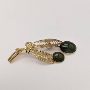 Vintage Jade and Gold Tone Floral Brooch Pin
