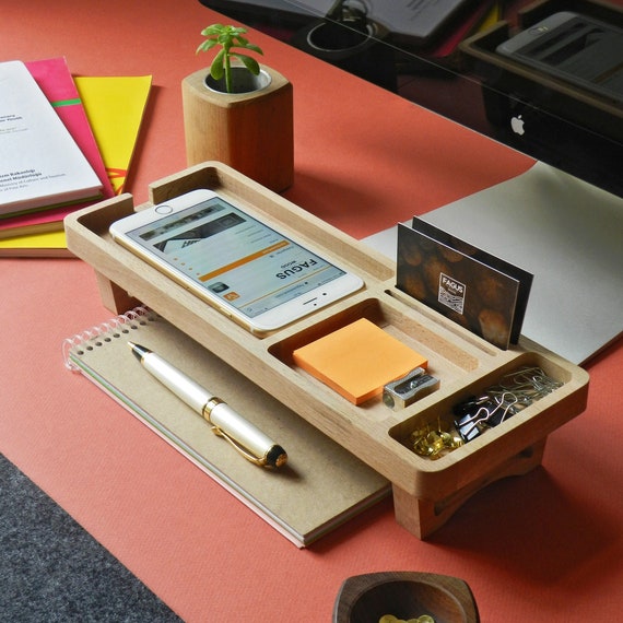 1 organizador de escritorio (madera), organizador de escritorio,  almacenamiento de escritorio, caja de almacenamiento, organización de  escritorio, organizador, suministros de oficina. Rojo Verde
