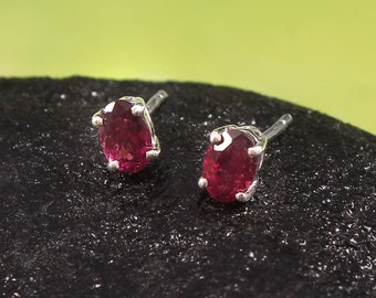 Pendientes de botón de turmalina rosa natural - Corte ovalado - Plata de ley 925 - Piedra de nacimiento de octubre - Botones pequeños - Cierre de presión