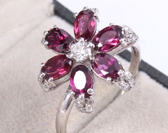 Natuurlijke Rhodoliet-granaatbloemring-ovaal geslepen-925 sterlingzilver-witte topaasaccenten-juni geboortesteen