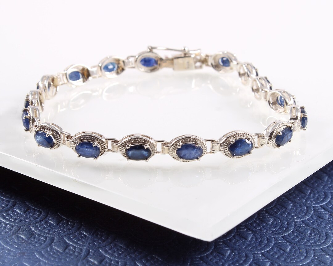 natural-blue-sapphire-bracelet-oval-cut-blue-sapphire-tennis-bracelet