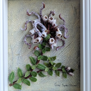 Encaustique gris fleur d'araignée | Oeuvre d'art originale | 3D | Peinture à l'encaustique | Sculpture en cire | Art de la guérison | Décoration murale