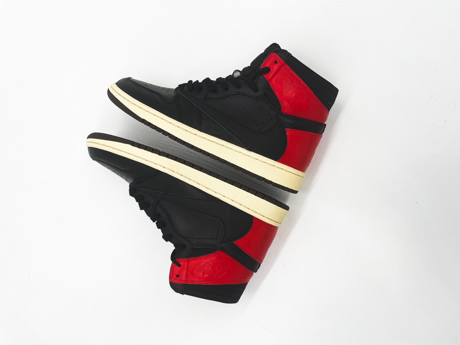 bred toe travis scott