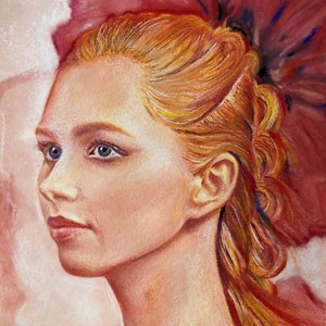 Donna rossa con papavero, dipinto originale, arte realistica, acquerello, pastello, arte di donne e fiori, arte del soggiorno, ritratto di una donna