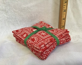 Vintage handgemaakte stof kerst onderzetters, set van 6 vierkante onderzetters rood wit sneeuwvlok print
