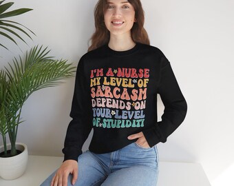 Sudadera con sarcasmo de enfermera: divertida sudadera médica bordada con cuello redondo