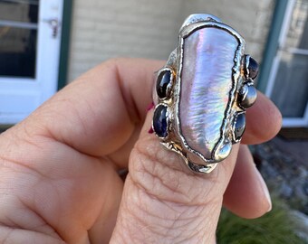 Anillo de plata de ley de Steven Ruse con perla biwa, granate, iolita y amatista – Arte para lucir hecho a mano