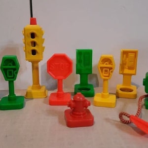 Roadway Items, Mailbox, Parking Meter, Fountain Post, Stop Sign, Telephone, Traffic Light Little People Fisher Price Vintage