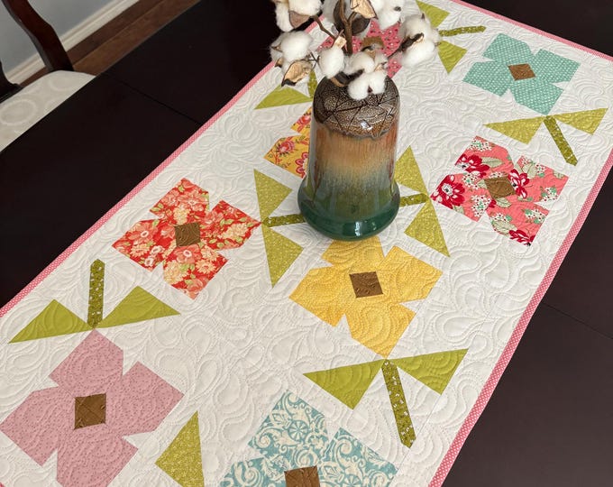 Flower Patchwork Quilted Table Runner GFTOTP18218 main image 0