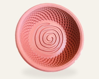 ピンク樹脂製シェービングボウル、スパイラル泡立てカップ、ダイヤモンド格子柄（120mm）