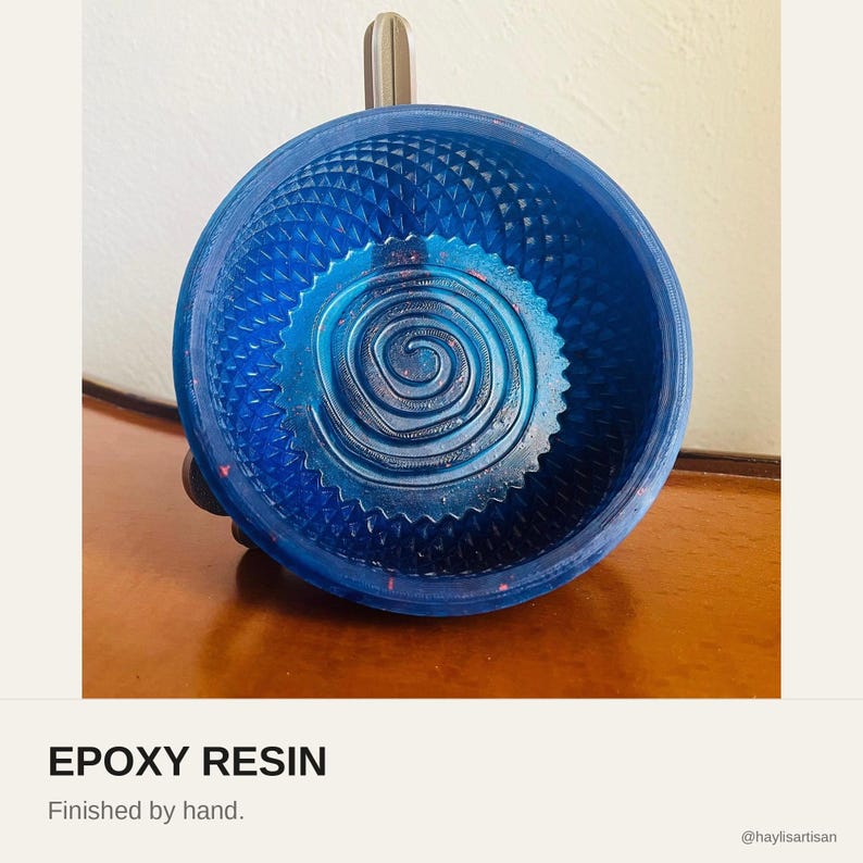 Material card: epoxy resin, finished by hand, shown over the actual product photograph of the royal blue shaving bowl.