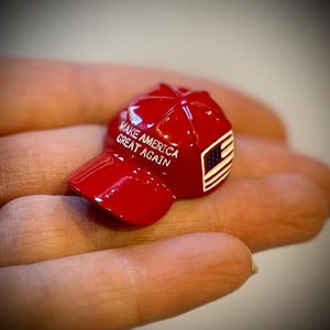 DONALD Trump Novelty Gag Collector's Keychain 2024 Presidential Election Make America Great Again MAGA Red Ball Cap hat keychain free ship