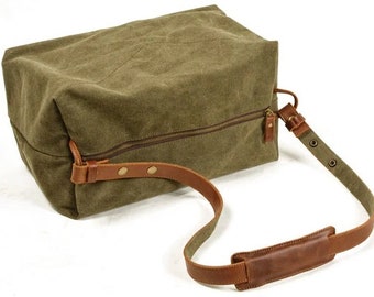 GROSSARTIG Mens Shoulder Bag Outdoor Travel Bag Retro Crazy Horse Skin Large Capacity Color : Brown, Size : M
