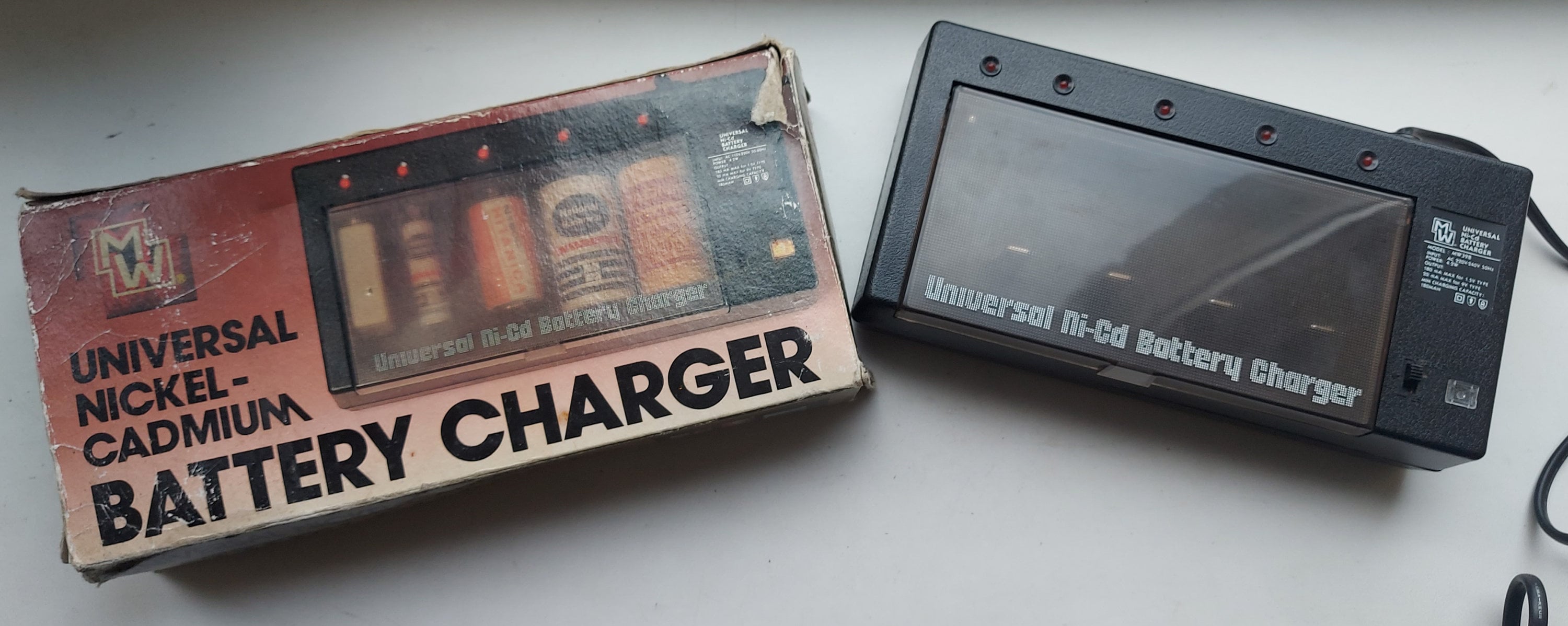 Very Rare Original Universal Ni-cd Battery-charger MW398, 220V