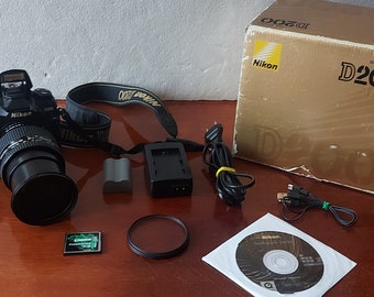 Excellent Nikon D200 with NIKON af NIKKOR 24-120mm D 3.5-5.6 d - fx dx lens complete with Kingston CompactFlash 4GB in original box