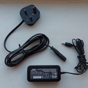 Rarissimo alimentatore/caricabatterie originale JVC AC-V10M