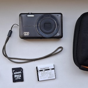 Cámara digital vintage Olympus VG-120 Negra + tarjeta de memoria de 8GB