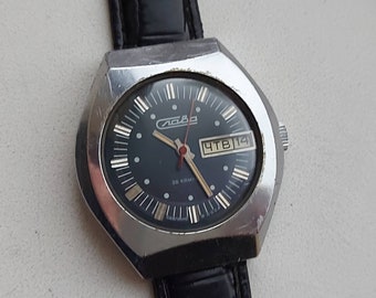 Élégante montre-bracelet automatique pour homme Slava 26 pierres de l'URSS