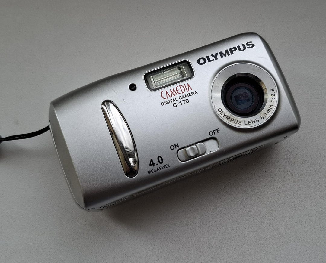 Olympus D-170 コンパクトデジタルカメラ Digital Camera Olympus Camedia C-170 Zoom + 256mb Xd-picture