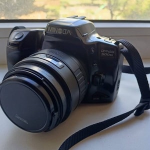 Film camera MINOLTA dynax 500si with SIGMA UC zoom lens 28-70mm F1:3.5-4.5