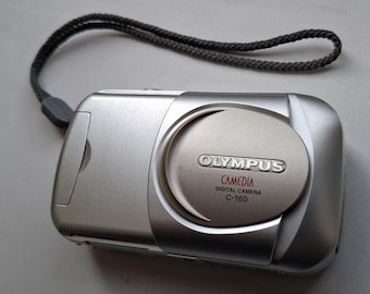 Rare Y2K digital camera Olympus CAMEDIA C-160 with xD-Picture card 128MB included