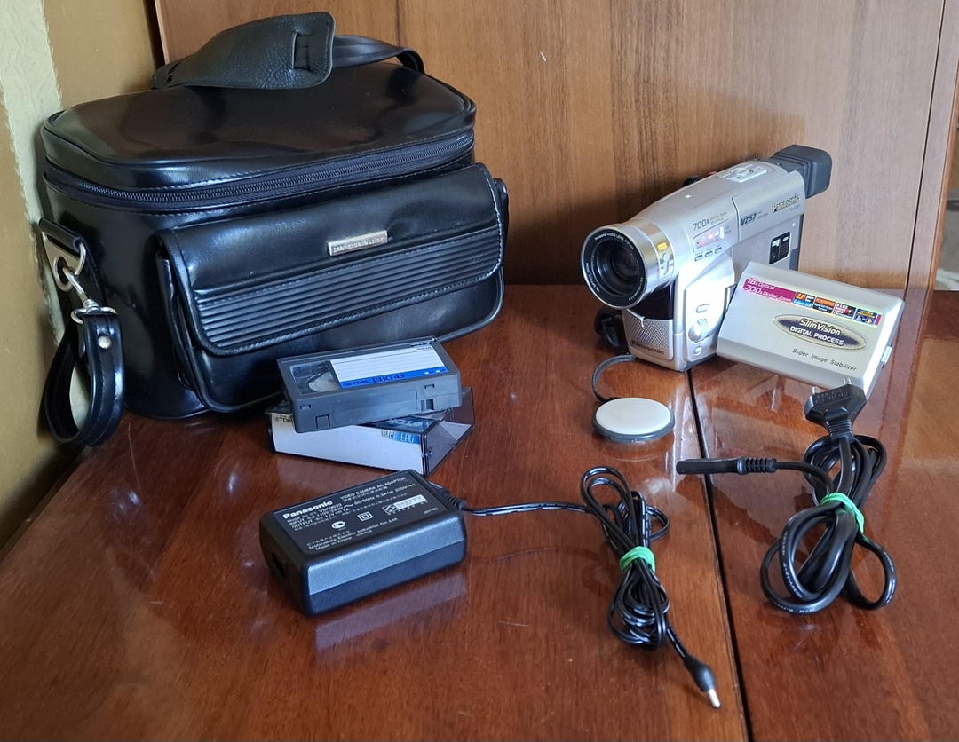Panasonic NV-558 ビデオカメラセット Rare Panasonic NV-VZ57 EN Camcorder in Perfect Condition With