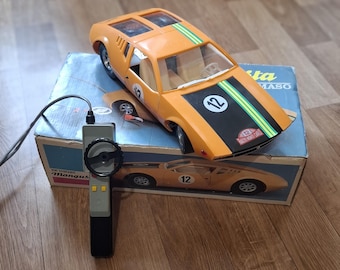Mangusta De Tomaso M 1:12 vintage electromechanical remote-controlled car from VEB Anker Spielzeug, functional and in original packaging,GDR