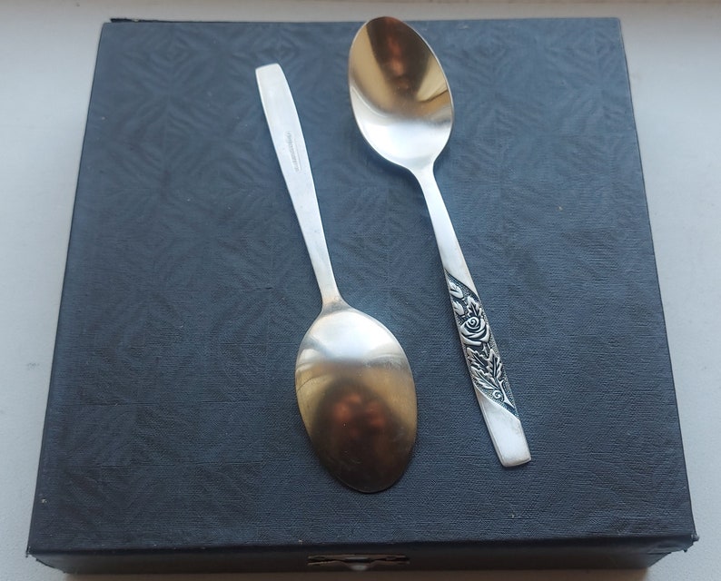 Excellent Stainless steel set of the USSR of 12 vintage tea spoons in original box image 2