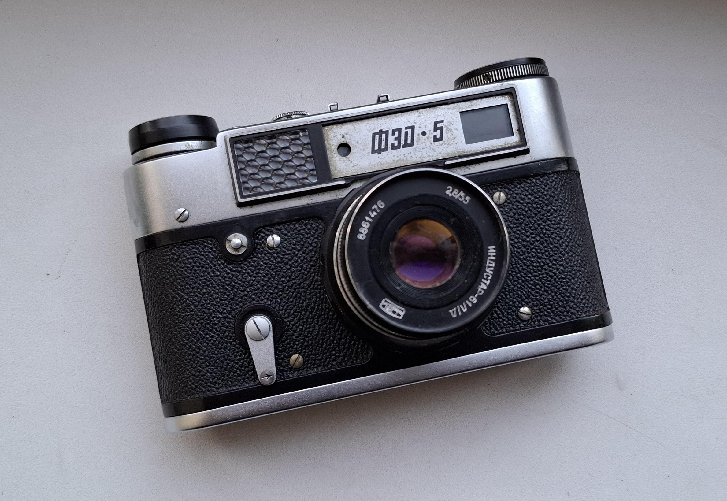 ビンテージ ソビエト フィルム カメラ FED 5、Industar-61 LD 2.8 / 55