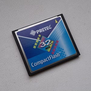 Tarjeta CompactFlash multimedia Pretec de 32 MB muy rara