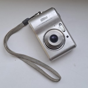 Nikon Coolpix L16 Vintage uitstekende digitale camera + 16GB geheugenkaart inbegrepen