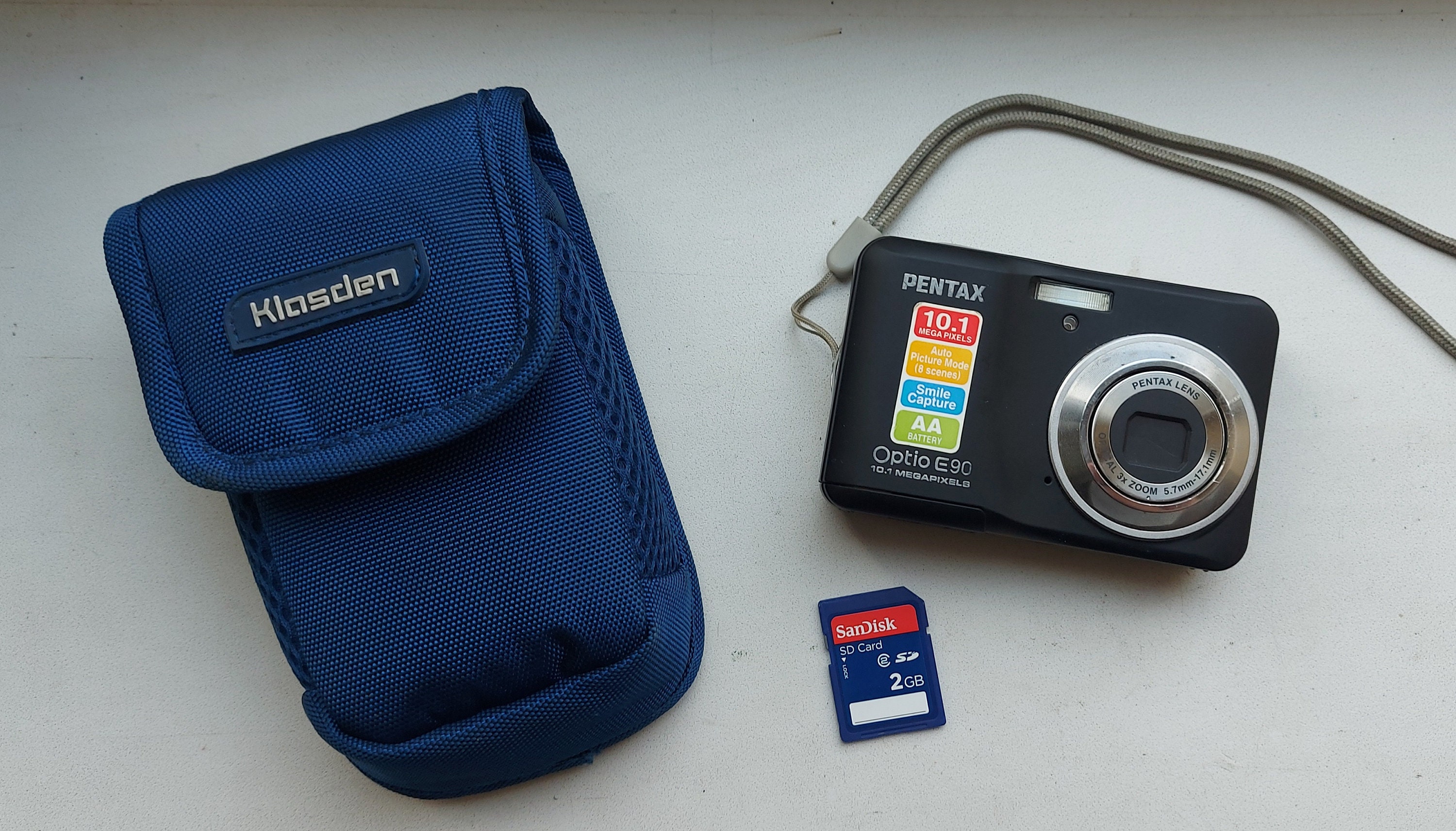 PENTAX Optio E90 10.1メガピクセル・未使用 Pentax Optio E90 10.1 Megapixels Digital Camera + 2GB Memory Card