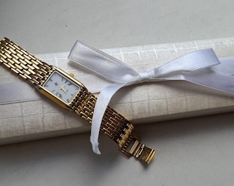 Excellent ladies goldtone wristwatch JSP in gifts box