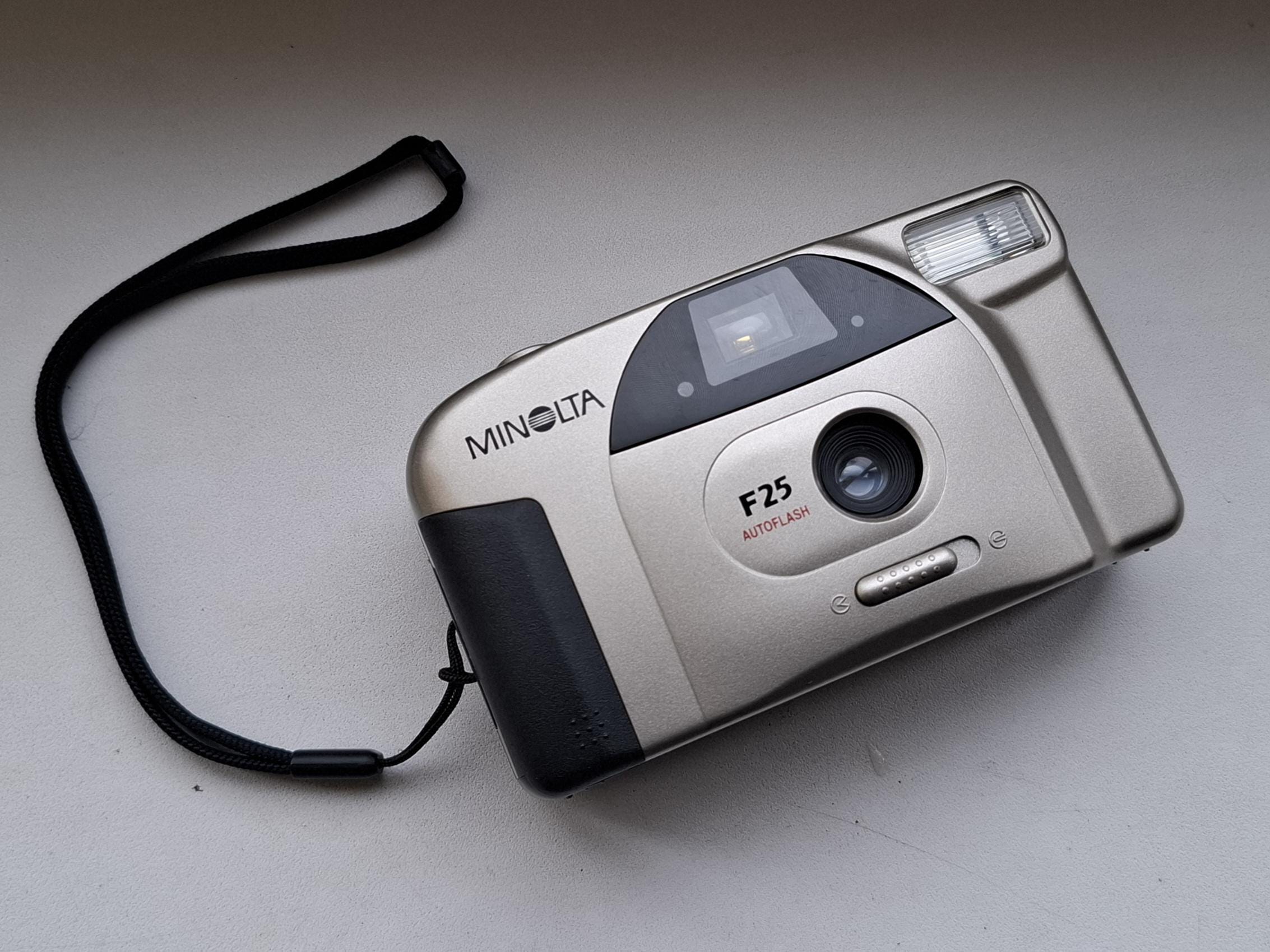 Vintage Minolta F25 Autoflash 35mm Compact Point and Shoot Film