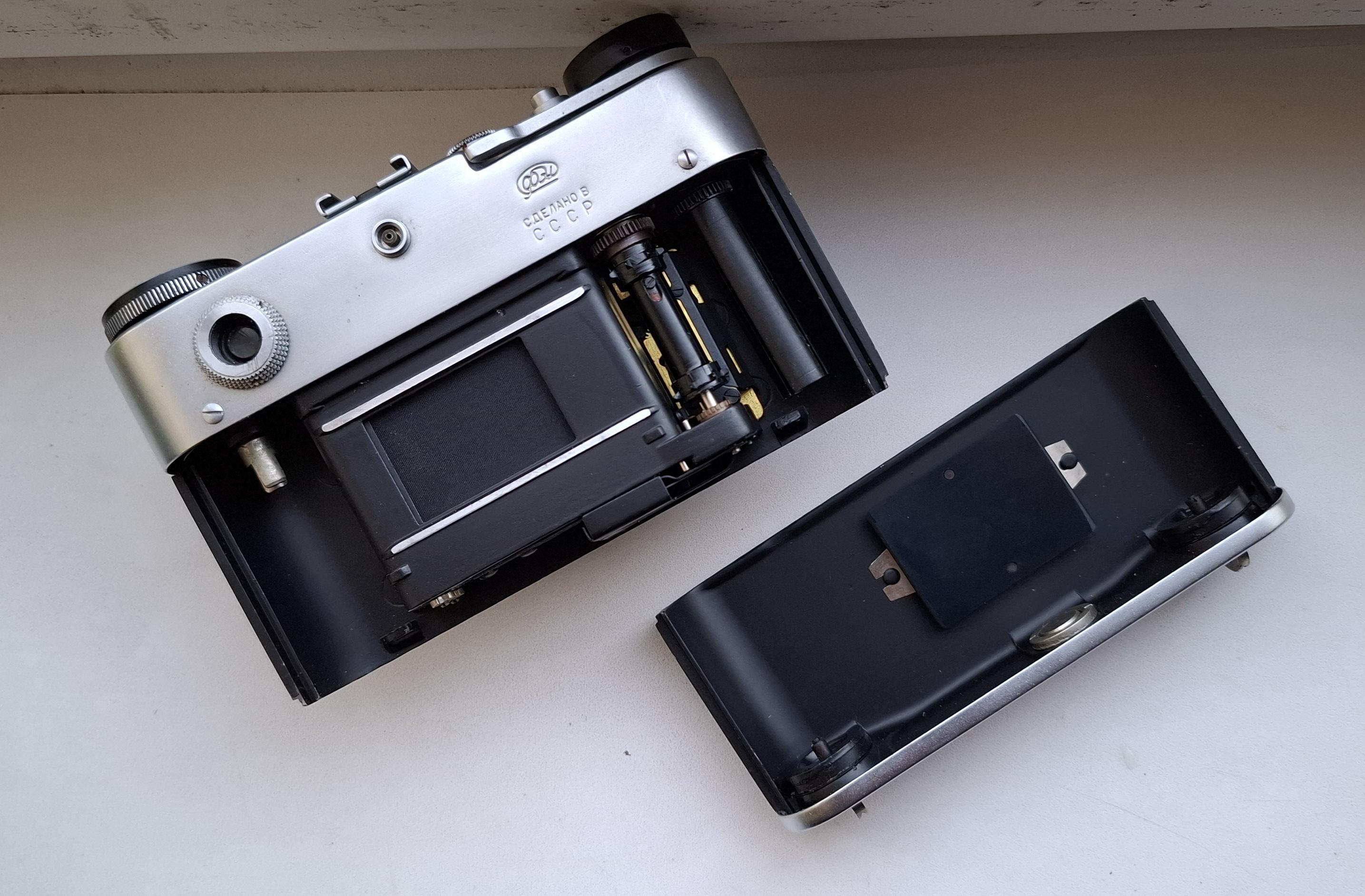 ビンテージ ソビエト フィルム カメラ FED 5、Industar-61 LD 2.8 / 55