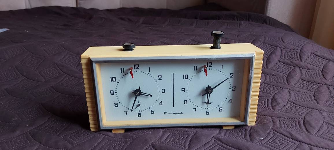 Looking for a nice analogue chess clock : r/chess