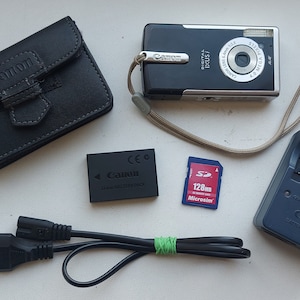 Canon Digital IXUSi PC1060 4MP Compact Digital Camera. (No