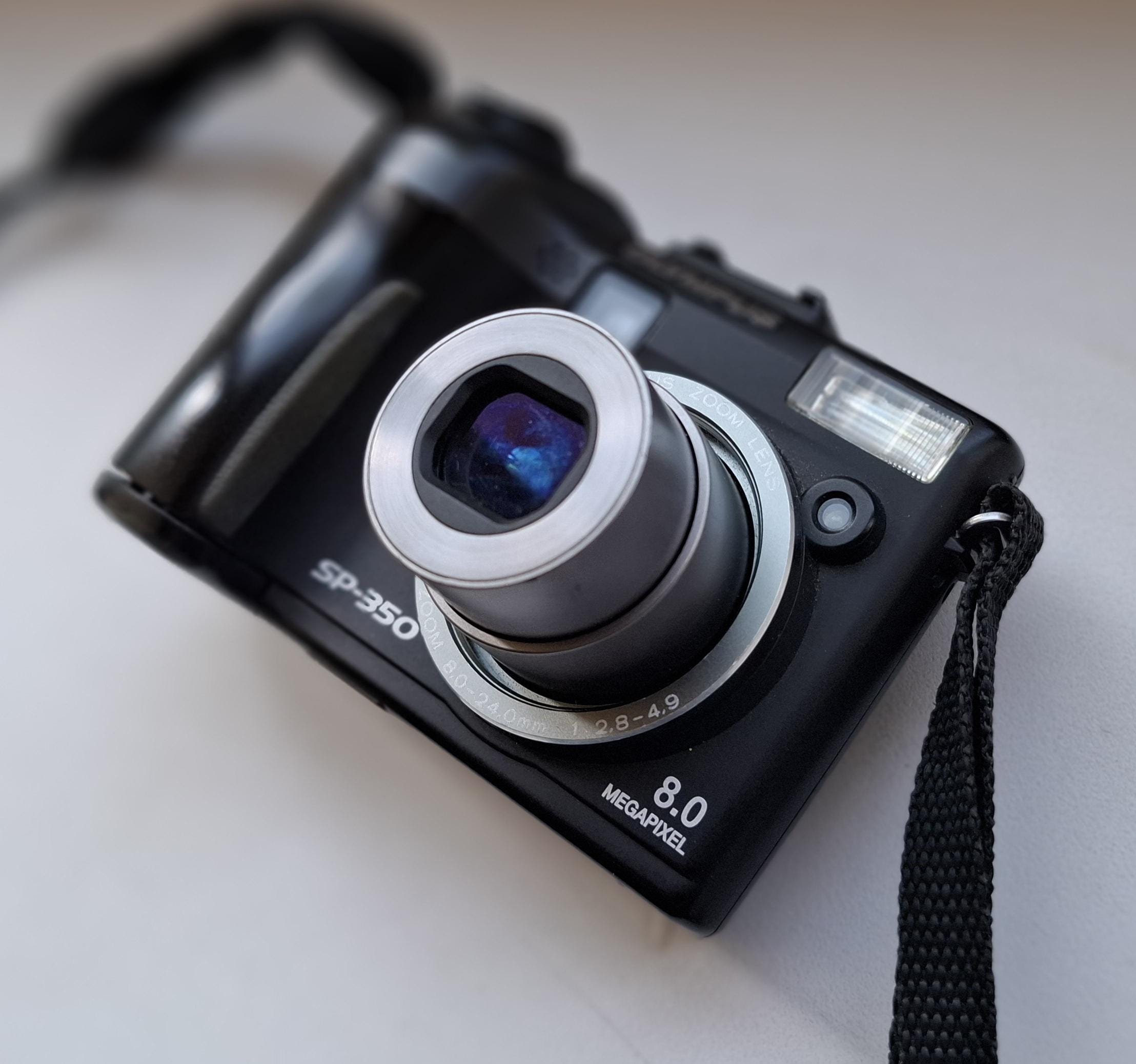Olympus SP-350 is 8-megapixel Compact Digital Camera + 128MB Xd