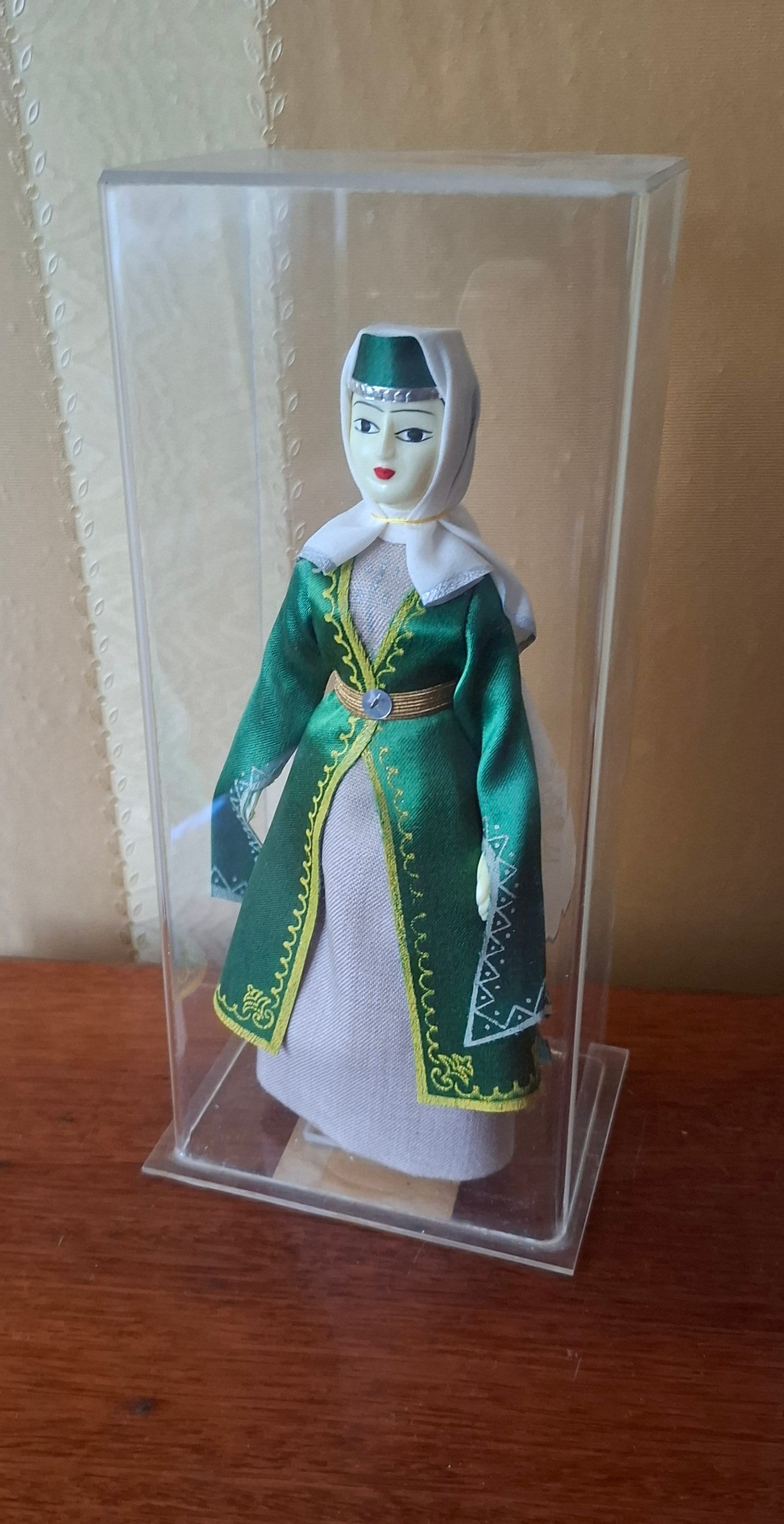 Poupées Folkloriques Assises Arméniennes – Fait Main – 24 Cm