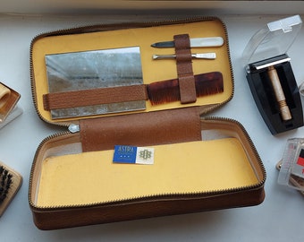 New Men's travel cosmetic shaving kit, 1970s 20th