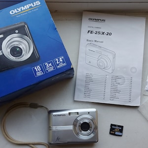 Vintage Olympus FE-25 10MP Digital Camera in original box!