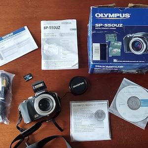 Doskonały aparat cyfrowy Olympus SP-550 UZ z kartą xD-Picture Card 256 mb w oryginalnym pudełku