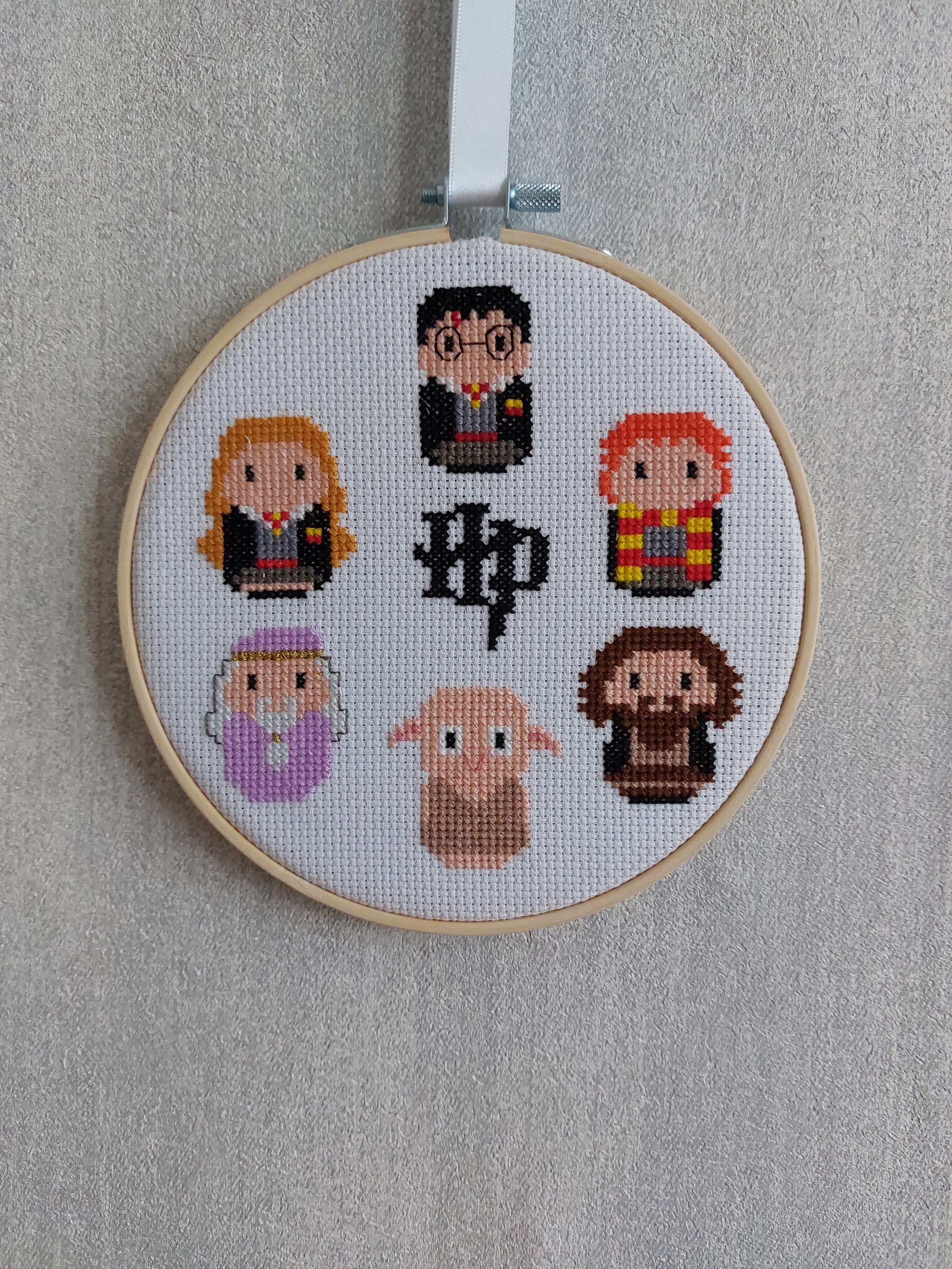 FO] Finished a Harry Potter cross stitch. I got the pattern from . :  r/CrossStitch