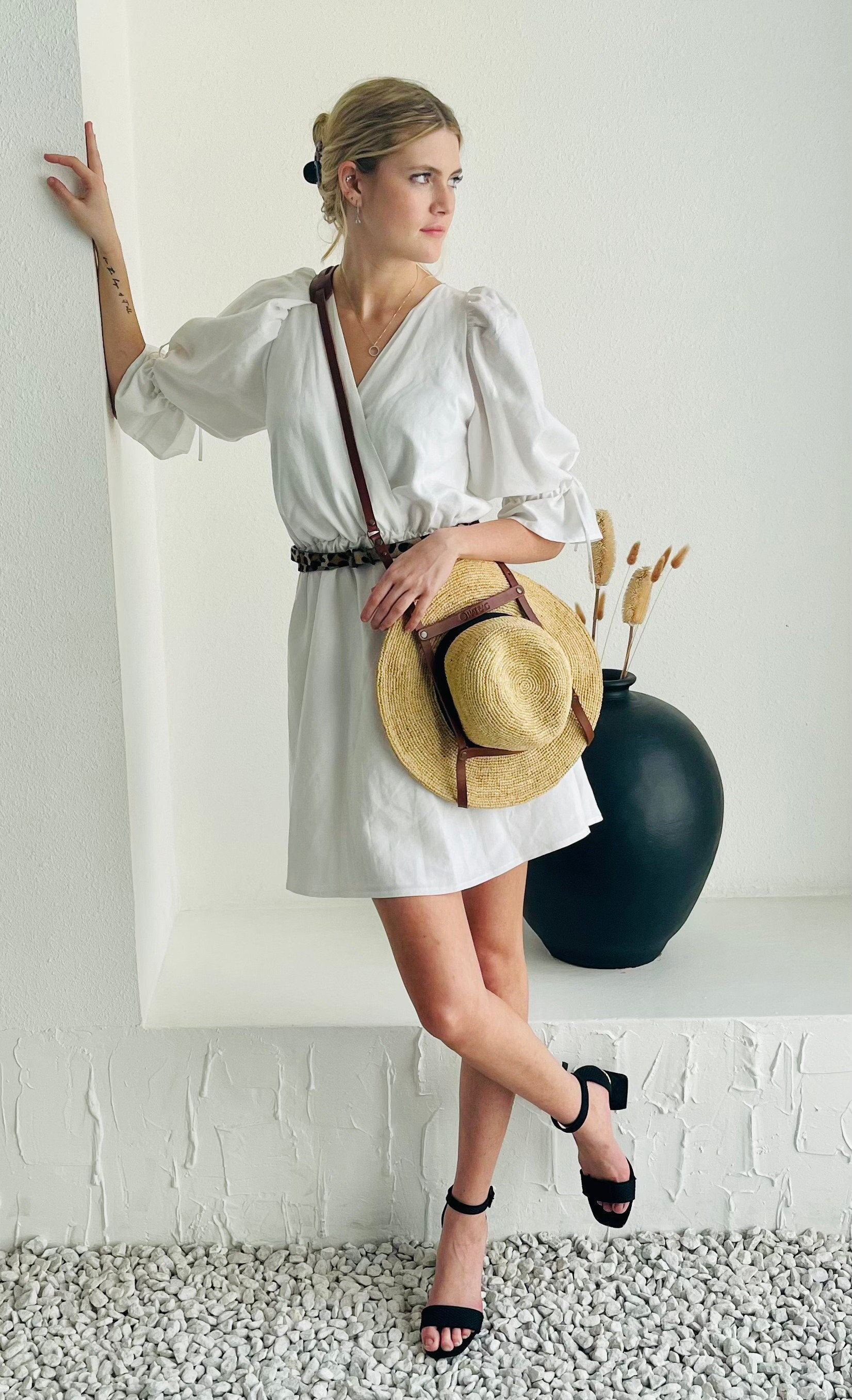 Hat Bag "Sevilla" in light brown leather. The practical and elegant hat bag for hands-free travel!