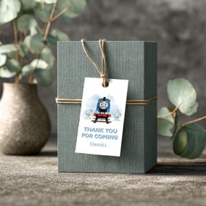 8 Designs, Thomas und seine Freunde Geschenkanhänger für Thomas die kleine Lokomotive Themenpartys • Personalisierte digitale Partygeschenkanhänger